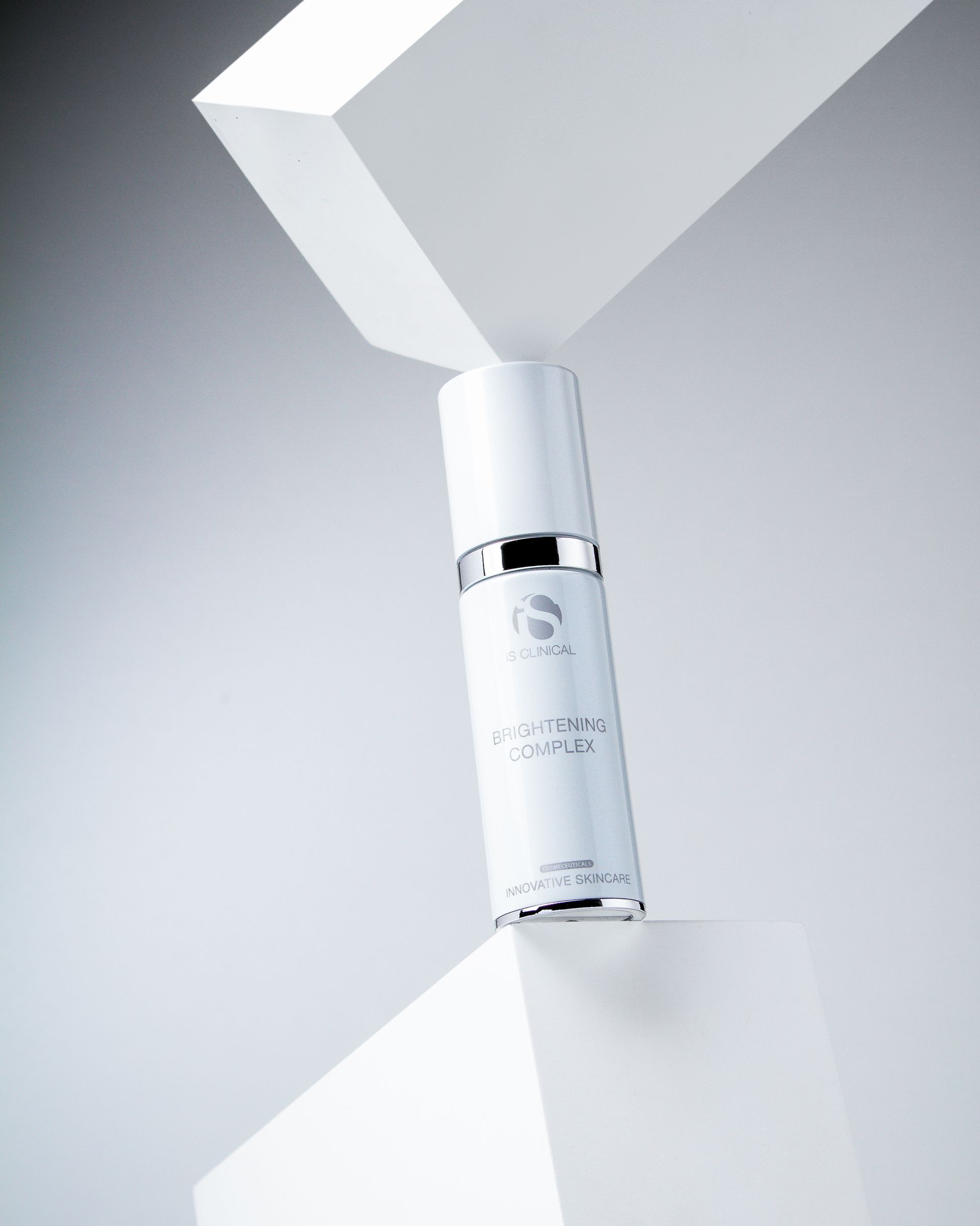iS Clinical Brightening Serum