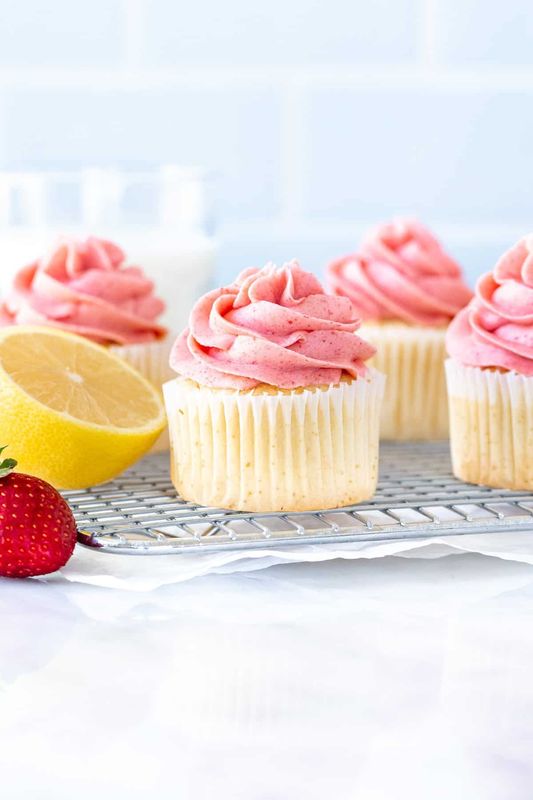 12 Strawberry Lemonade