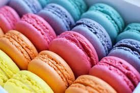 12 Macarons