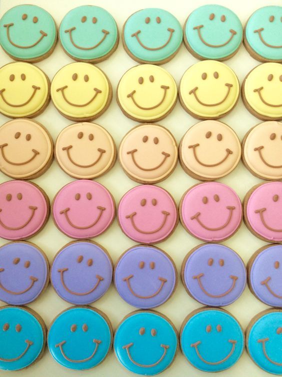 12 Smiley Sugar Cookies