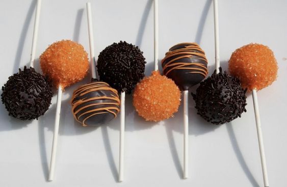12 Halloween Cake Pops