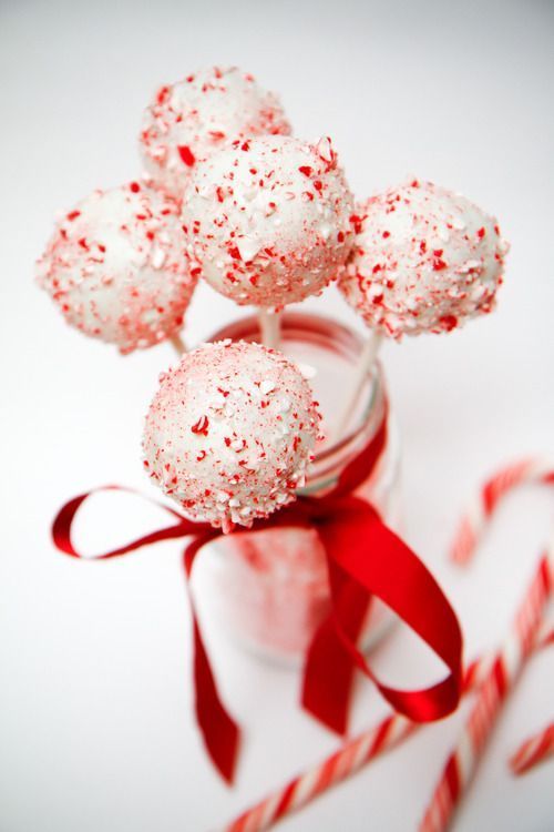 12 Peppermint Cake Pops