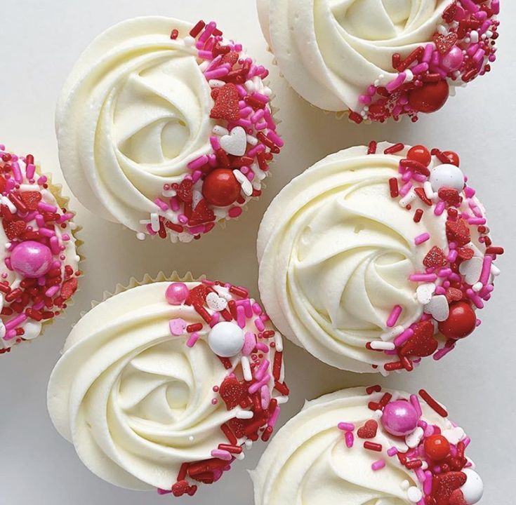 6 Valentines Cupcakes