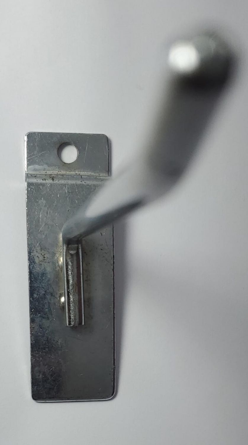 GANCHOS PARA SLUT WALL TABLA RANURADA DE 6 PLG CROMADOS (USADOS)