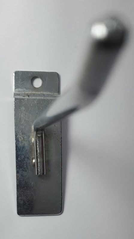GANCHOS PARA SLUT WALL TABLA RANURADA DE 6 PLG CROMADOS (USADOS)