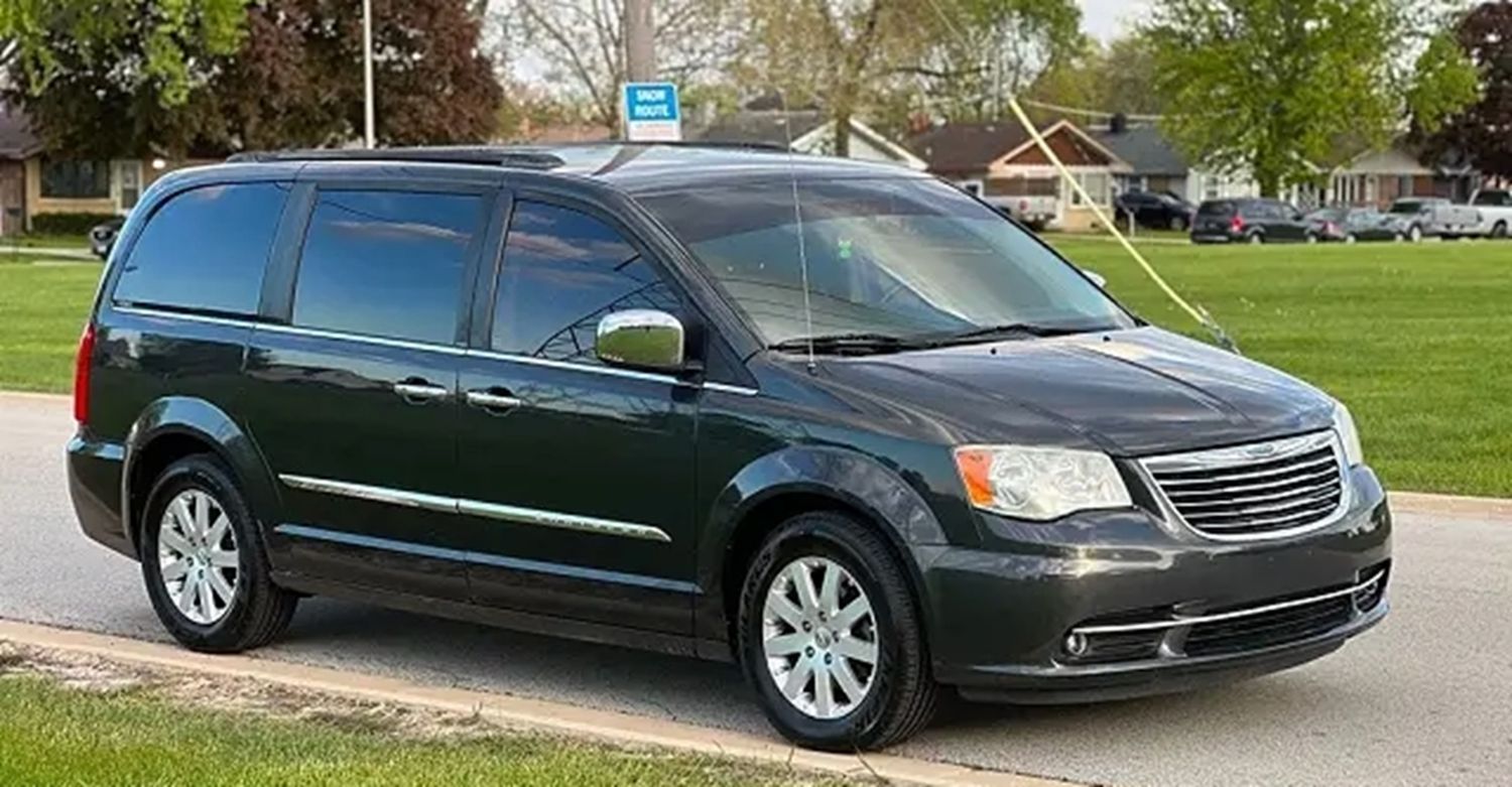 Chrysler Town &amp; Country 2011 Camioneta Familiar 158,311 Millas