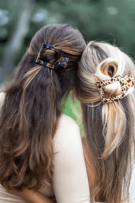 Teleties - Medium Flat Square Hair Clip