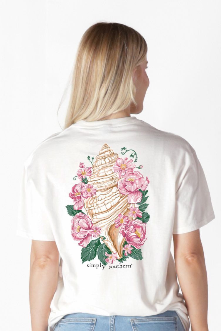 Large Conch Seashell Short Sleeve T-Shirt