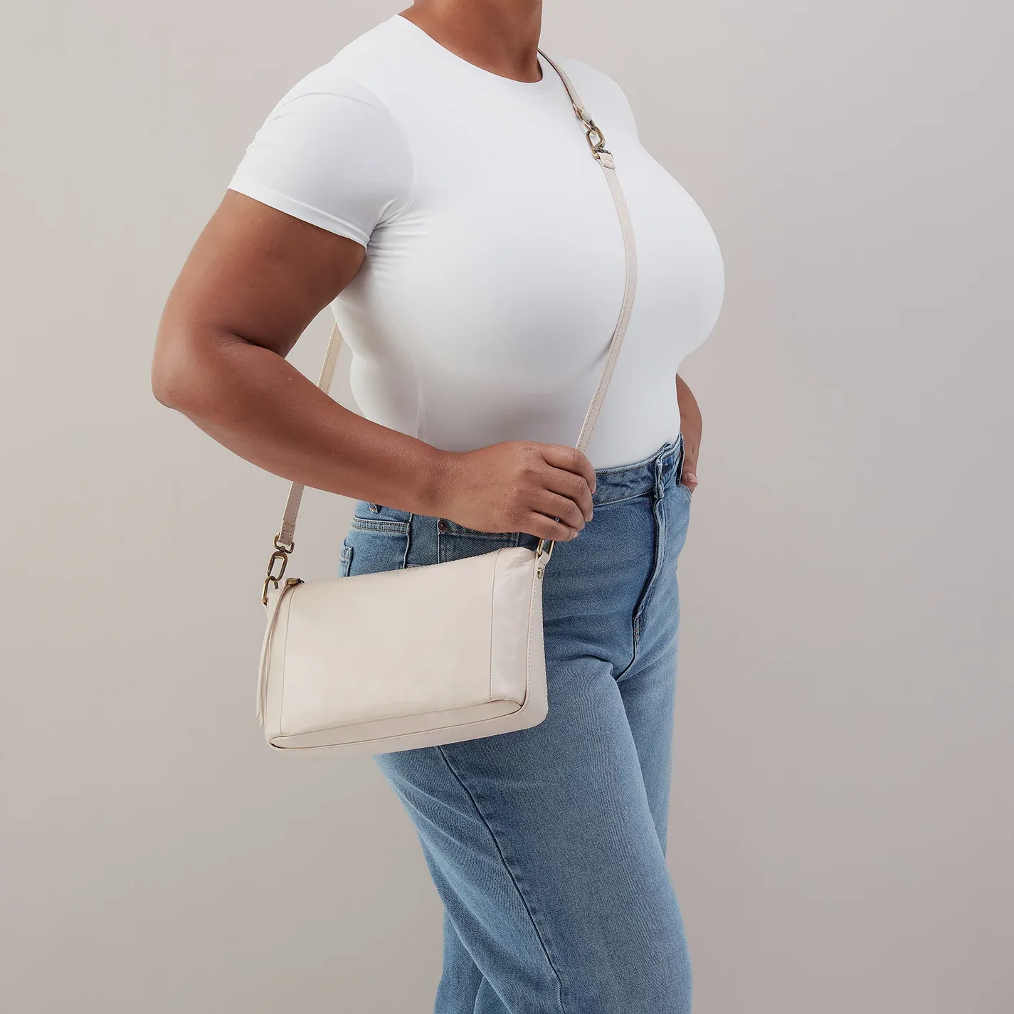 Darcy Carry-All Crossbody In Polished Leather, Color: Pale Flax