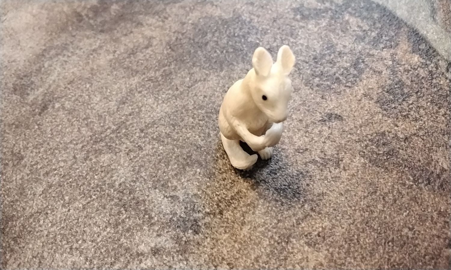 Kangaroo Carved Out Of Moose Antler 1 1/2&quot; x 5/8&quot;