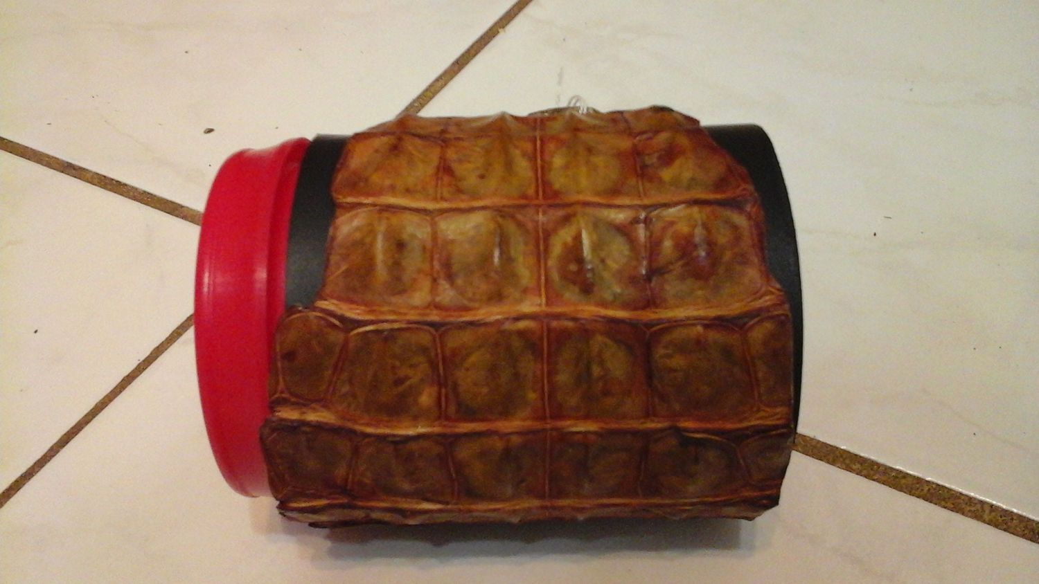 Alligator Hide Can Cooler Horn Back Handmade out of alligator hide From USA Lot# red