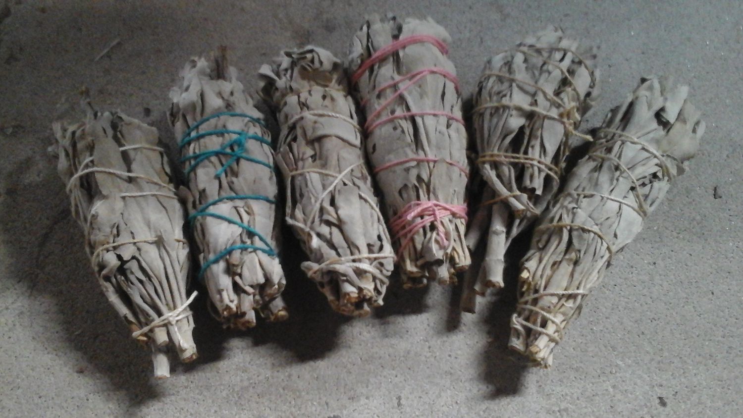 White Sage Bundle For 2 That are about 3&quot; - 4&quot; long