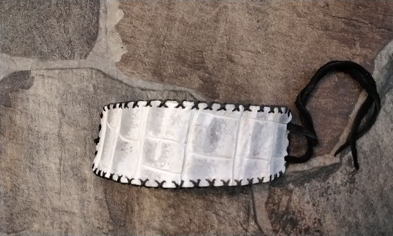 Alligator Cuff Bracelet Armband Natural White