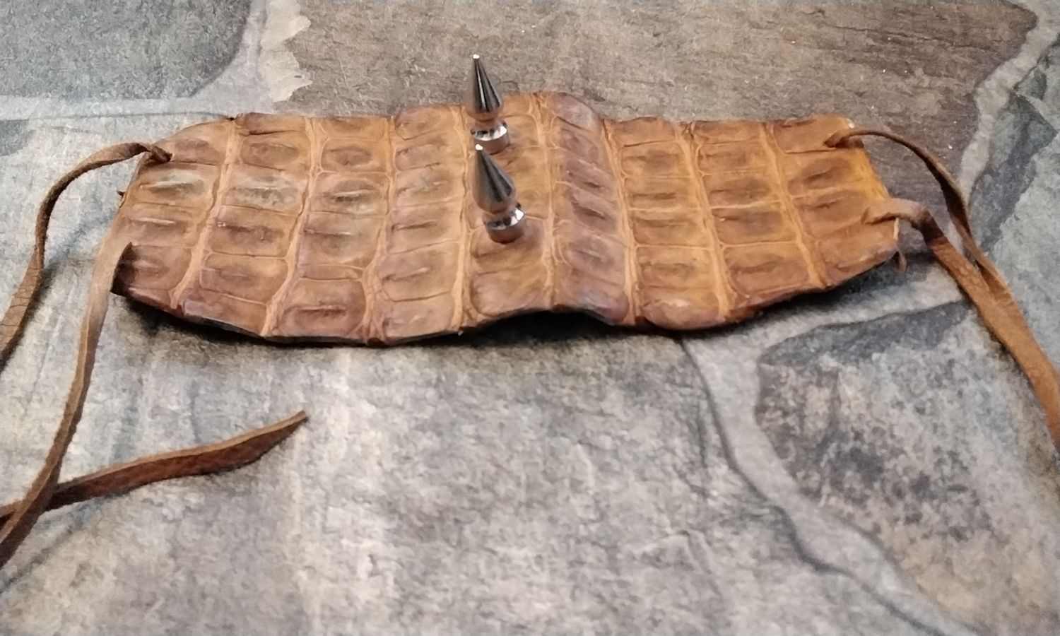 Alligator Cuff Bracelet Armband With Spikes Brown Hornback 7 3/8&quot; x 3 1/8&quot;