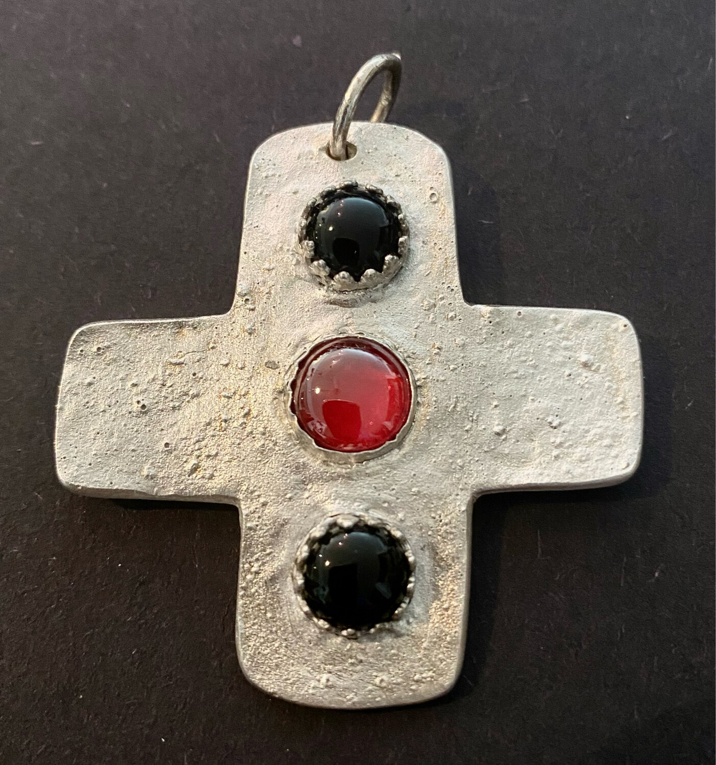 Silber 999 grosses Kreuz mit 2 Onyx &amp; 1 Granat