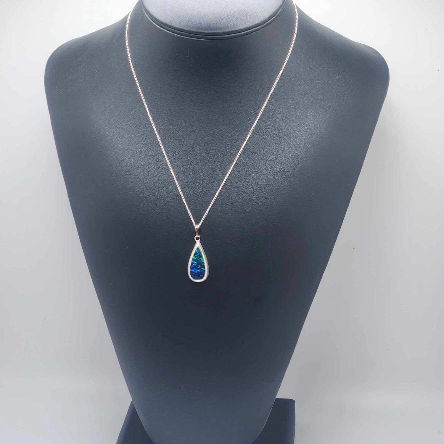60.00  GILDSEN OPAL NECKLACE