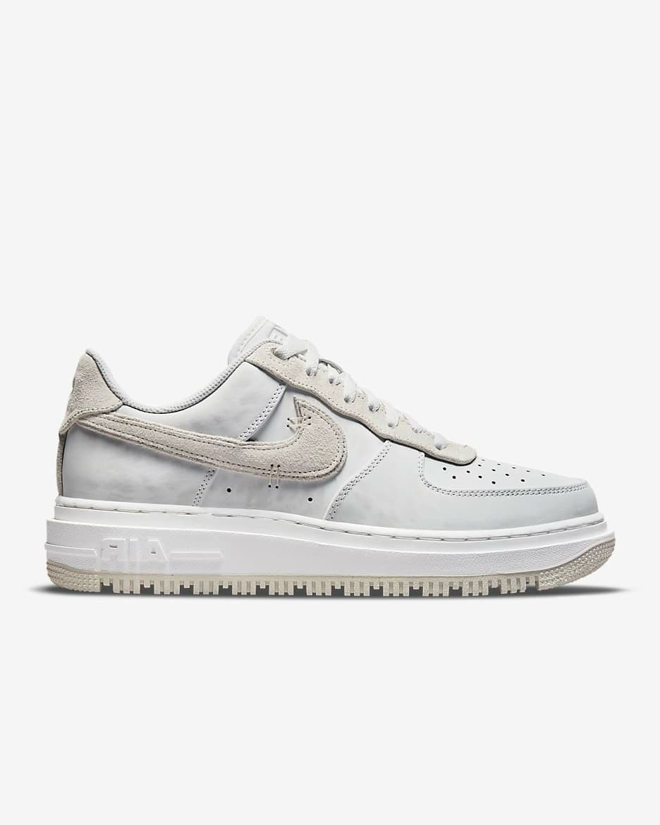 Nike Air Force 1 Luxe