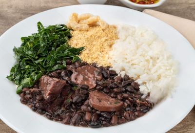 Picanha com arroz e feijão e banana frita