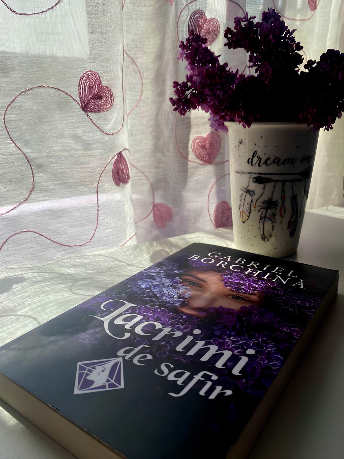 Lacrimi de safir - primul volum din trilogie - TRANSPORT GRATUIT!