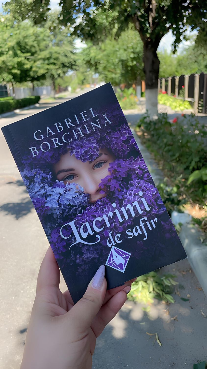 Lacrimi de safir - primul volum din trilogie - TRANSPORT GRATUIT!