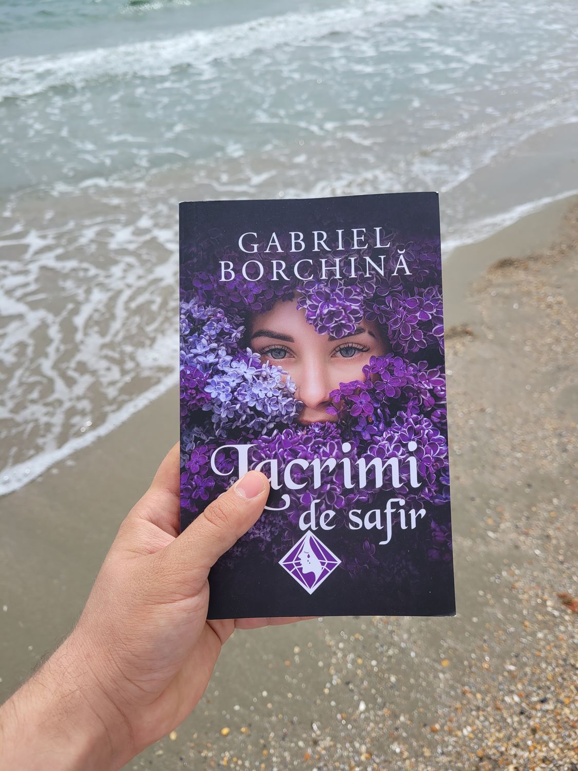 Lacrimi de safir - primul volum din trilogie - TRANSPORT GRATUIT!