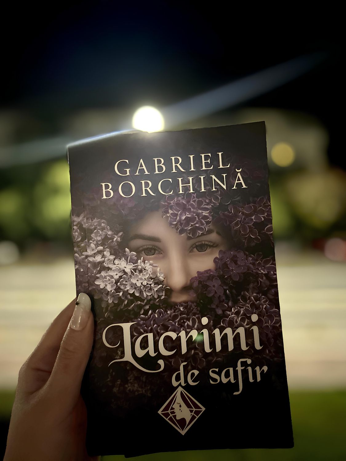 Lacrimi de safir - primul volum din trilogie - TRANSPORT GRATUIT!