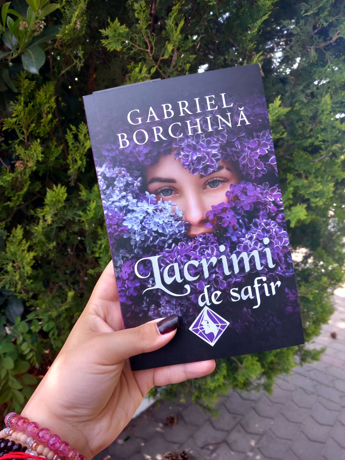 Lacrimi de safir - primul volum din trilogie - TRANSPORT GRATUIT!
