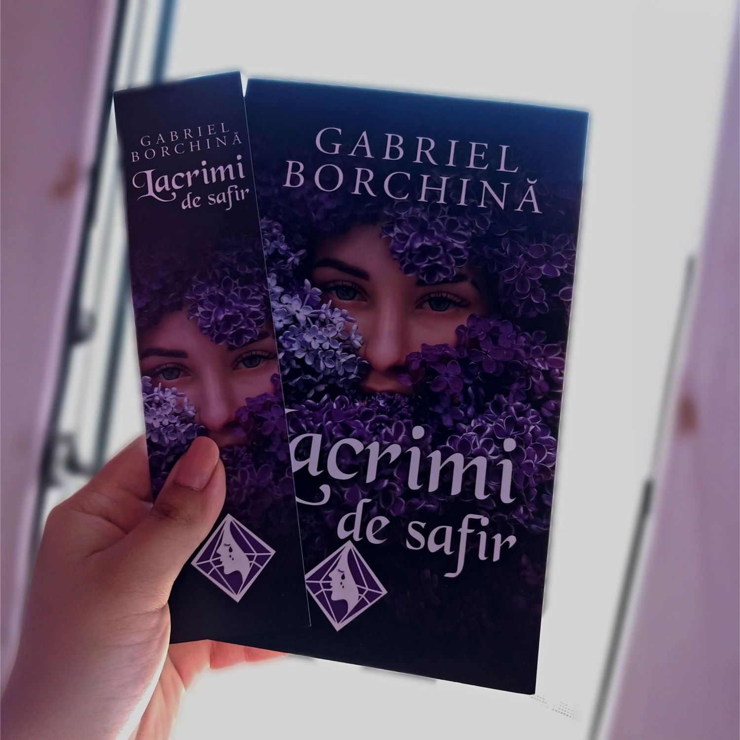 Lacrimi de safir - primul volum din trilogie - TRANSPORT GRATUIT!