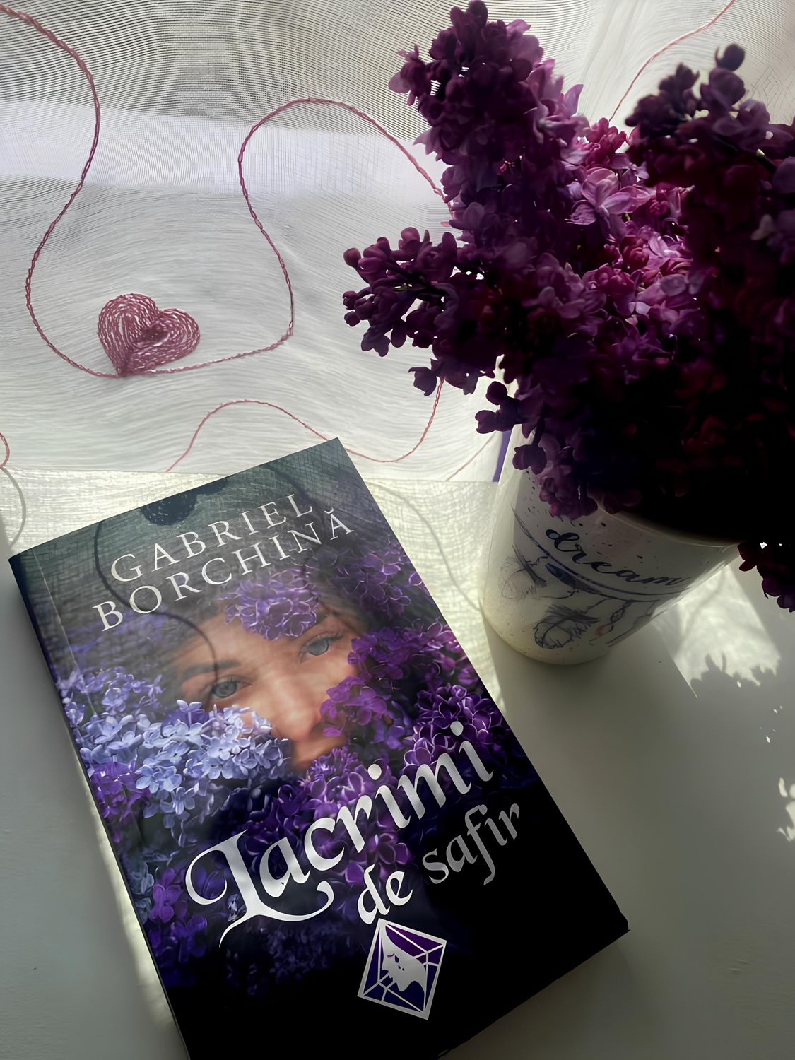 Lacrimi de safir - primul volum din trilogie - TRANSPORT GRATUIT!