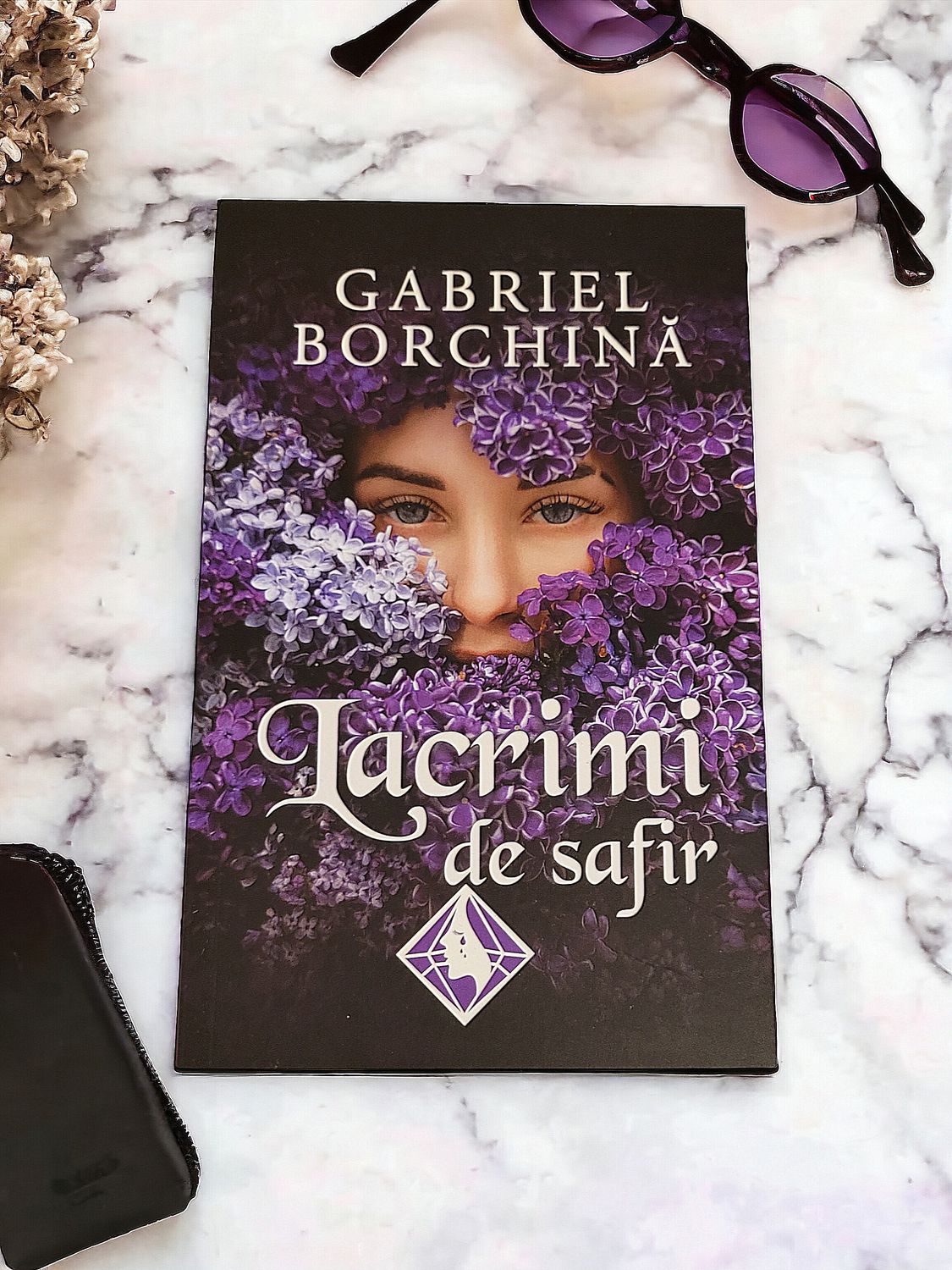 Lacrimi de safir - primul volum din trilogie - TRANSPORT GRATUIT!