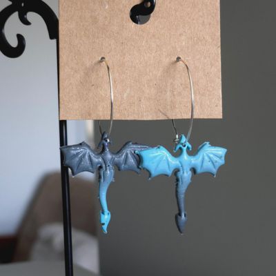 Charcoal &amp; Stone Blue Ombre Asymmetrical Small Flying Dragons