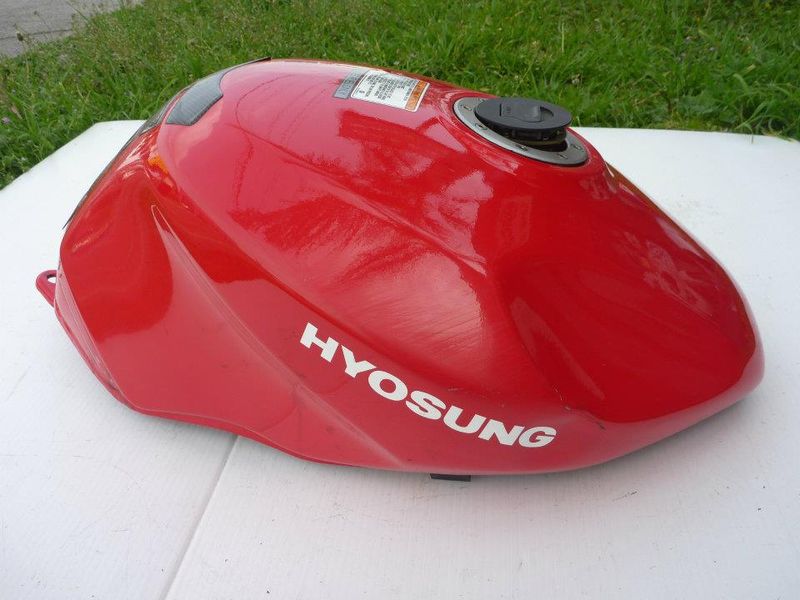Hyosung GT250 Tank
