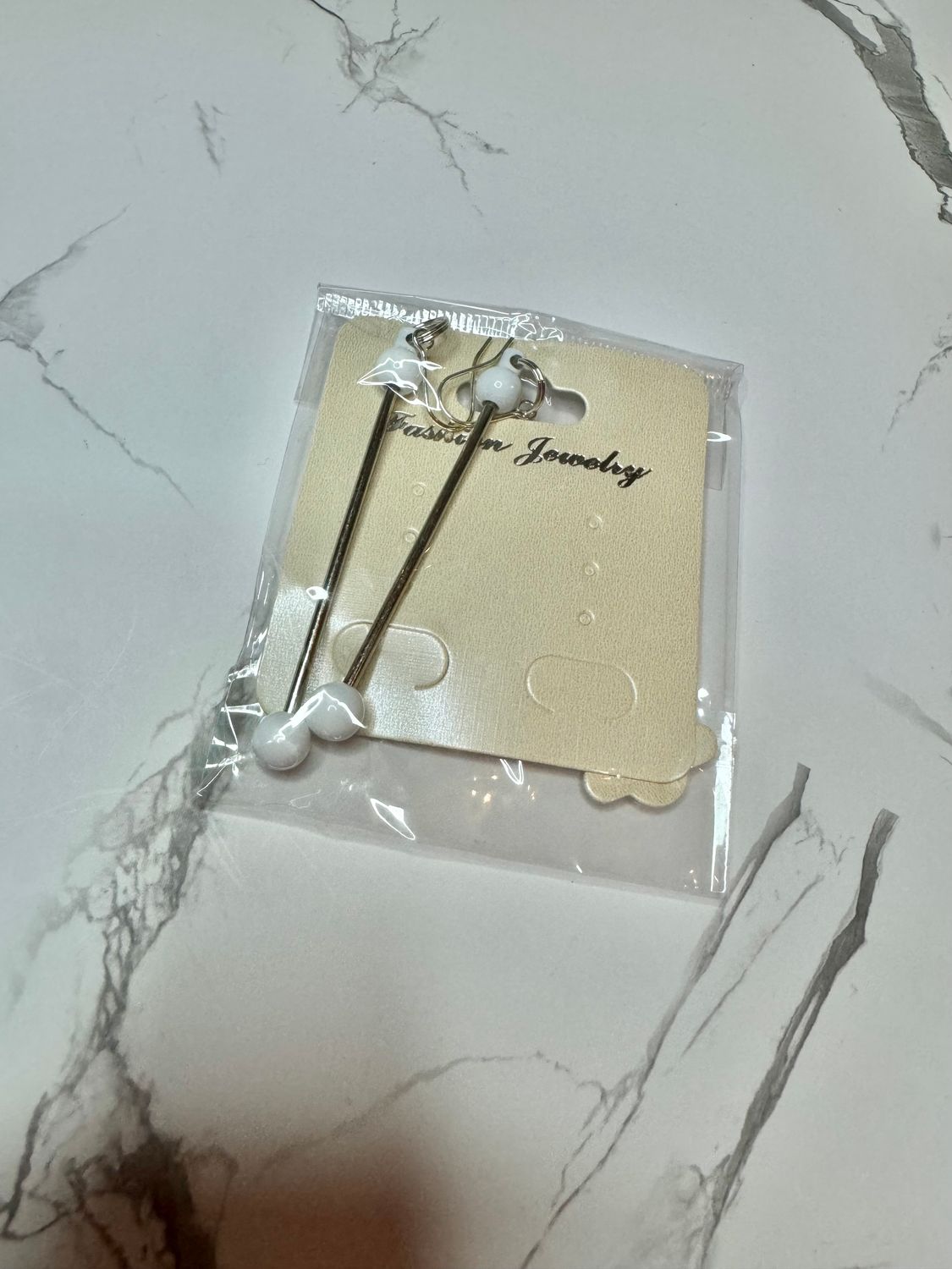 BeadAble earrings-white