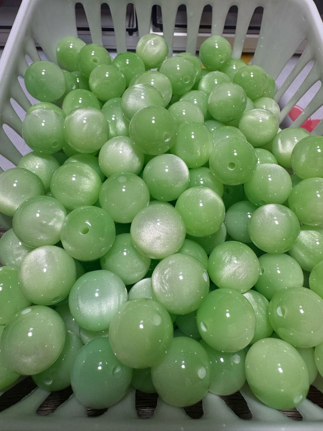 15mm Light Green Cateye Beads