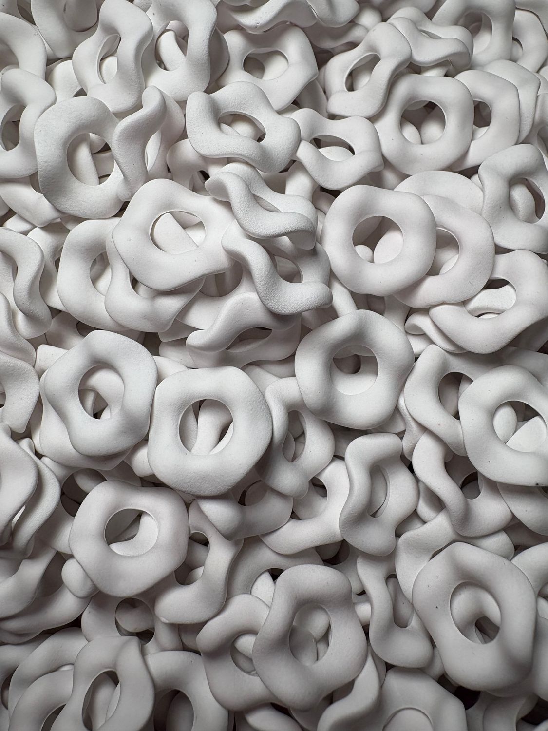 Matte Wavy Spacer White