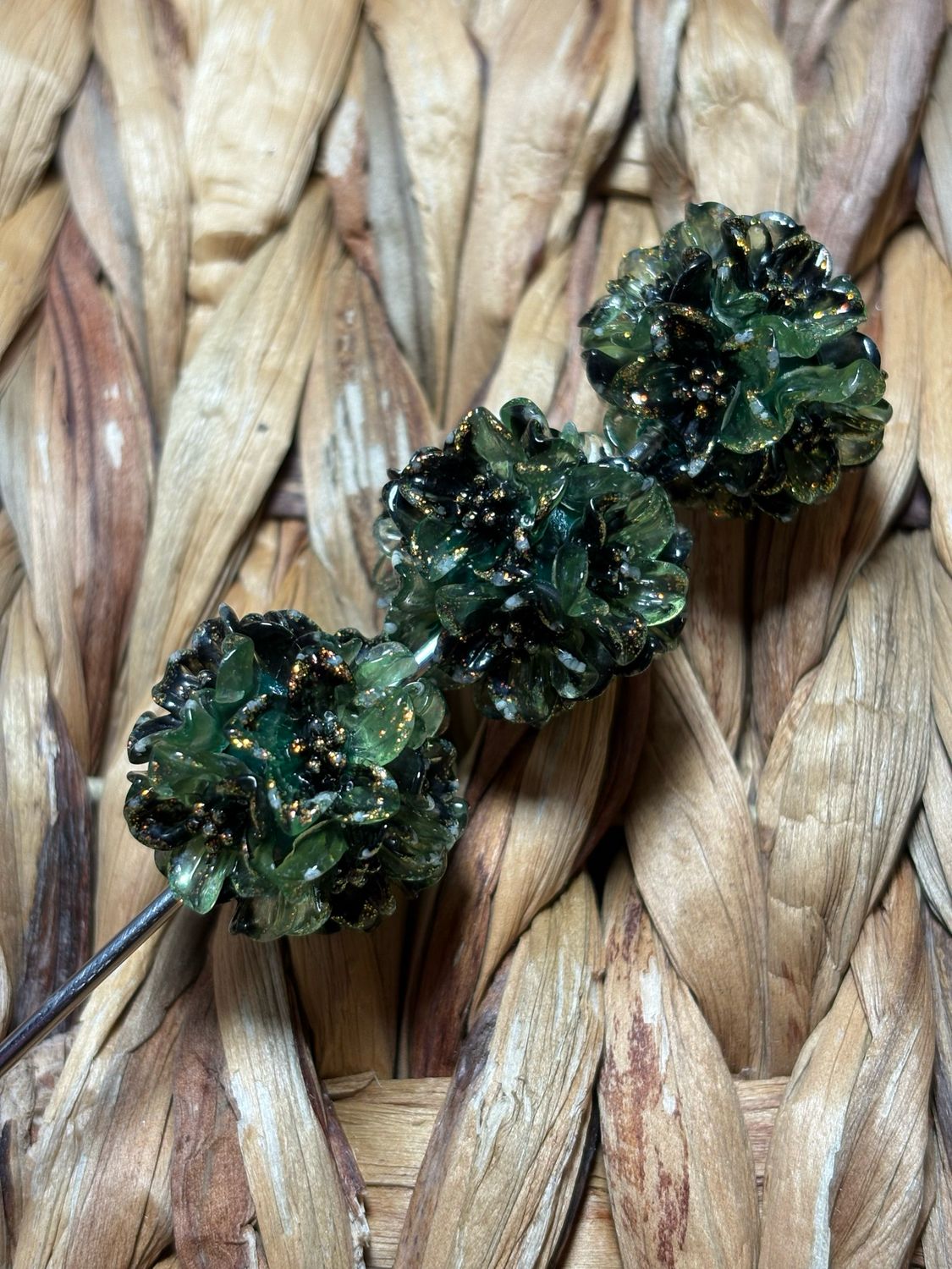 Green Ombre Glitter Flower Bead