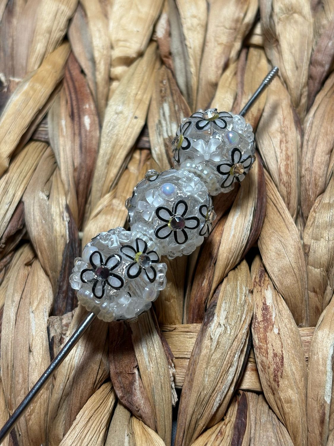 Black Pearl Flower Beads