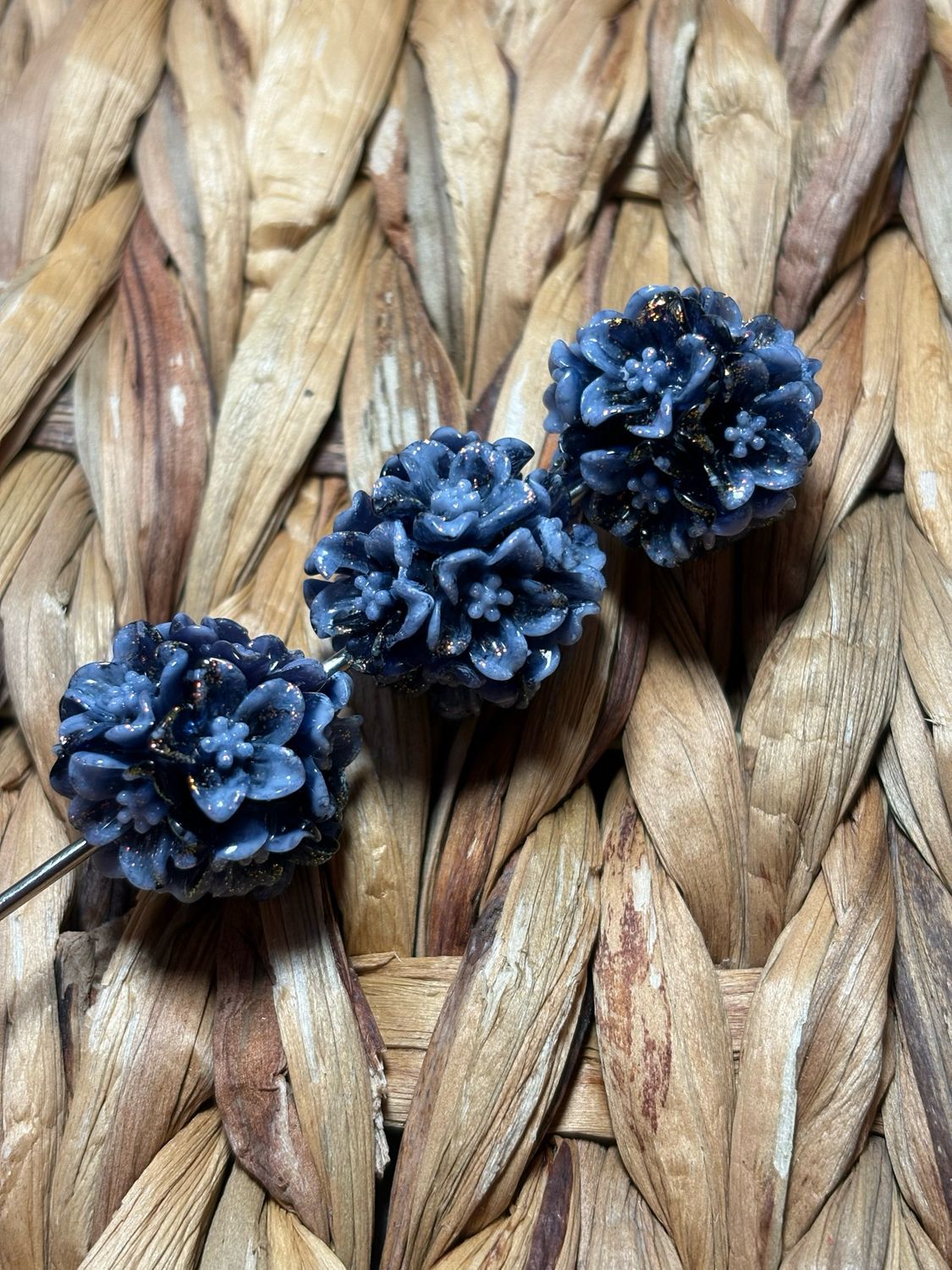 Blue Ombre Glitter Flower Bead
