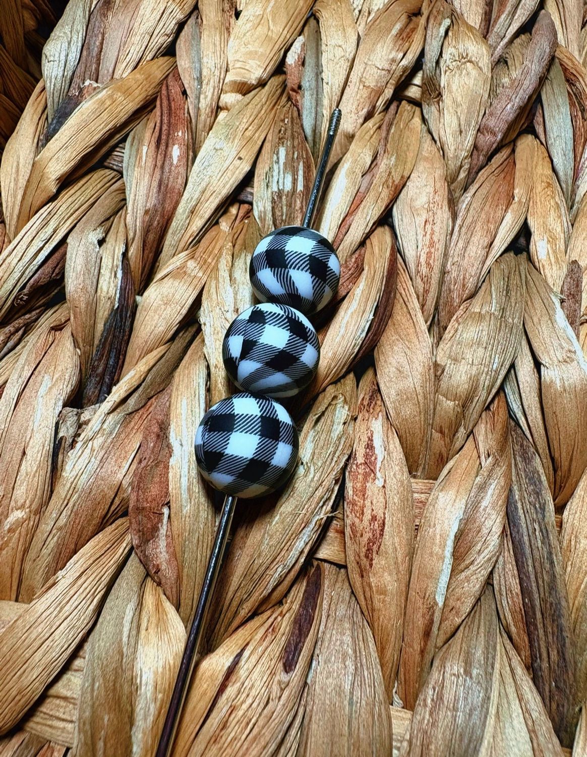 15mm Black &amp; White Plaid Printed Silicone Beads