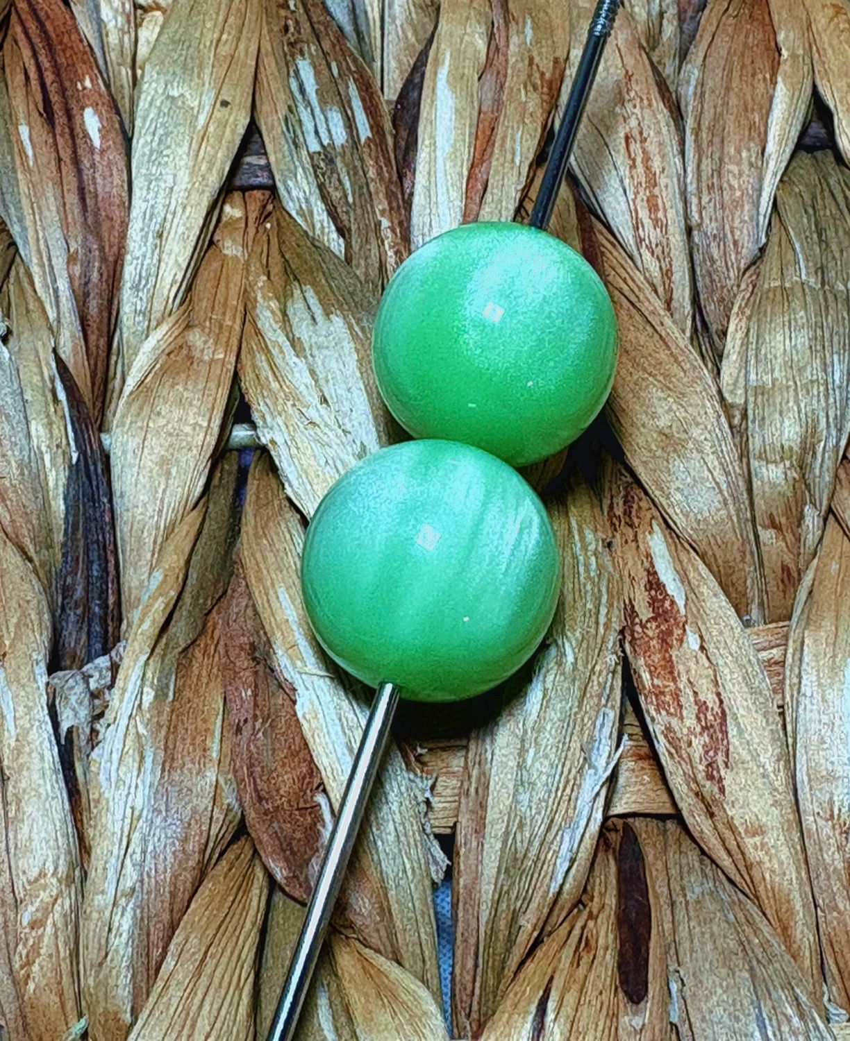 20mm Light Green Cateye Bead
