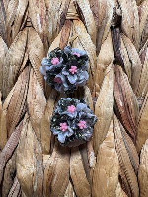 Black and White Glitter Flower Beads