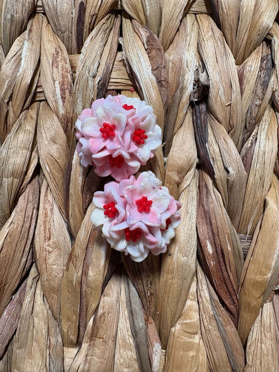 White and Pink Glitter Flower Beads