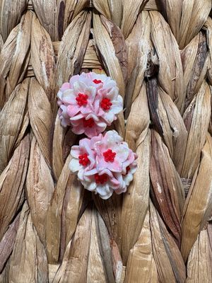 White and Pink Glitter Flower Beads