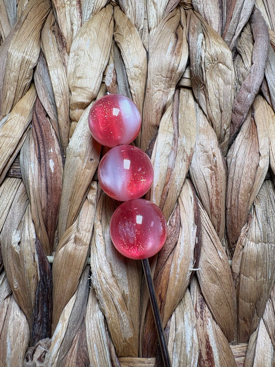 15mm Red and White Ombre Glitter Beads