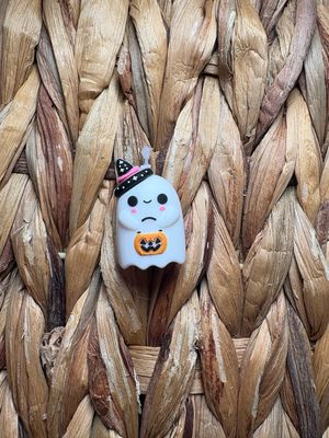 Ghost with Pumpkin Basket 3D focal 