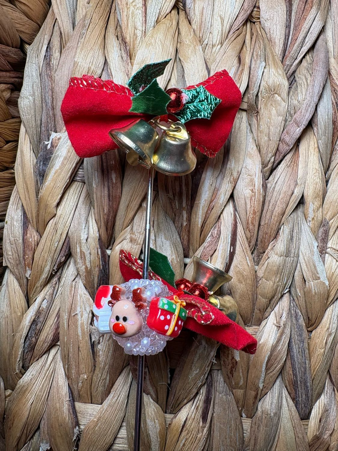 Red Bow with Mistletoe Christmas Sugar Bead