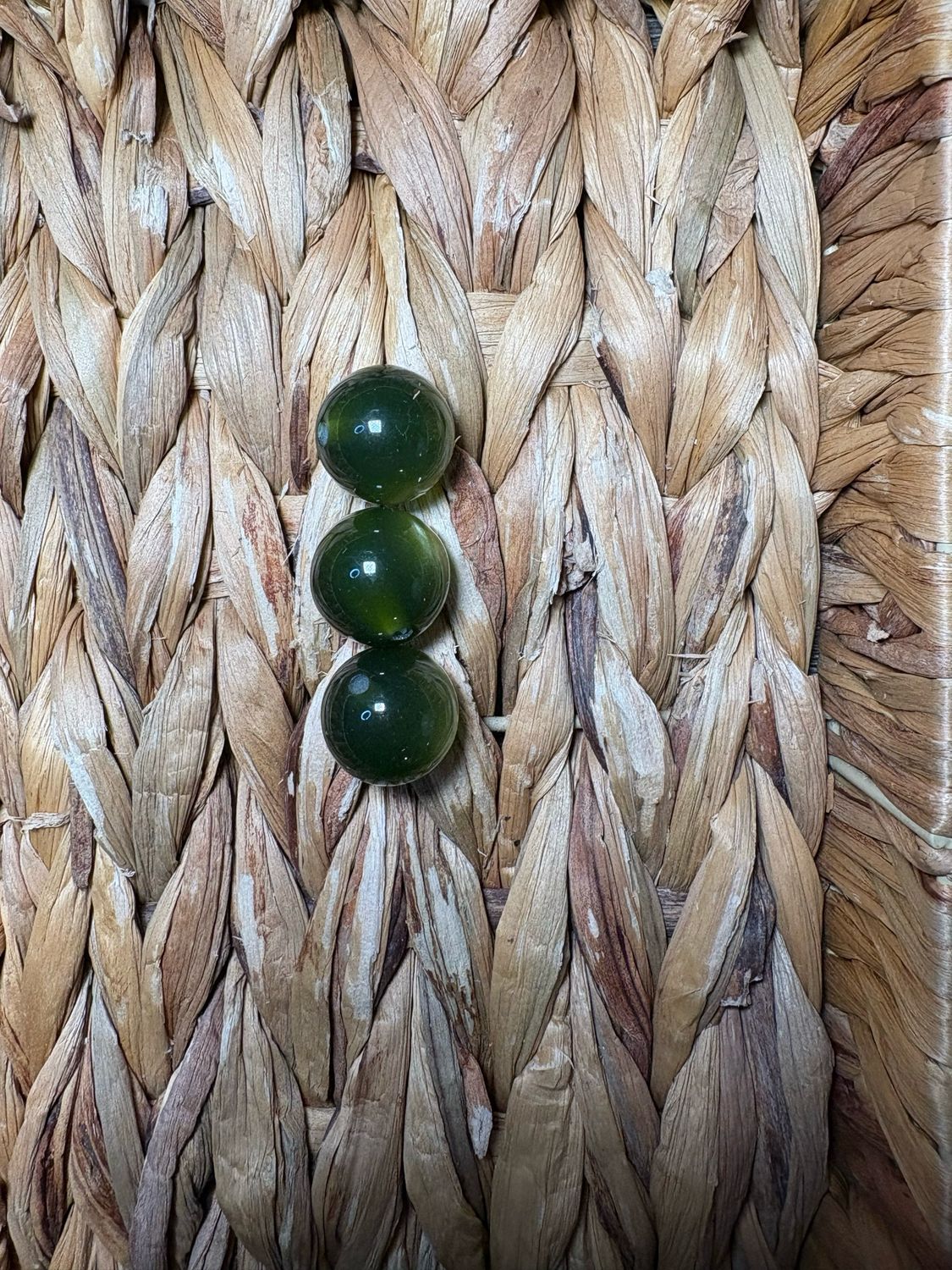 20mm Clear Dark Green Cateye Beads