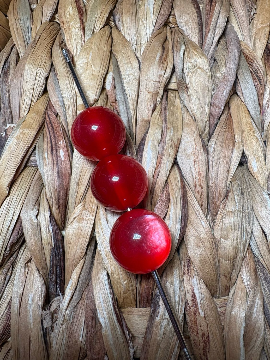 20mm Clear Red Cateye Beads B283