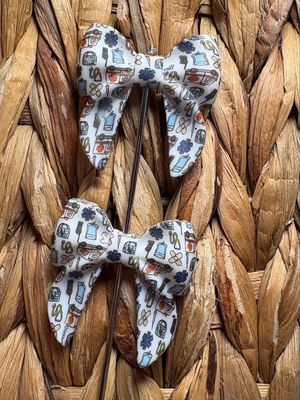 White Nurse Printed Bow Focal F25