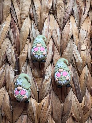 Gnome with Flowers 3d Focal